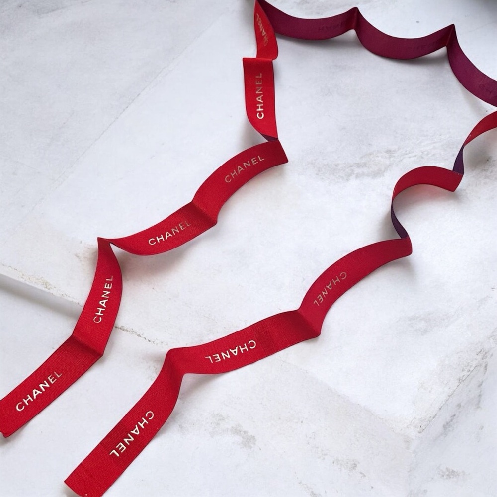 CHANEL Elegant Red and White Hair or Gift Luxury Ribbon Set (Like New Condition) - Picture 8 of 9